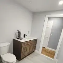 Stylish small bathroom with space-saving fixtures and effective storage